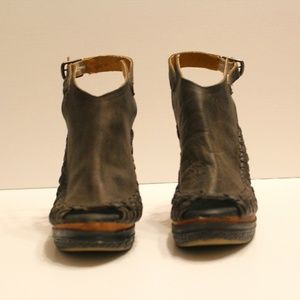 Very Volatile Brown Leather Wedges